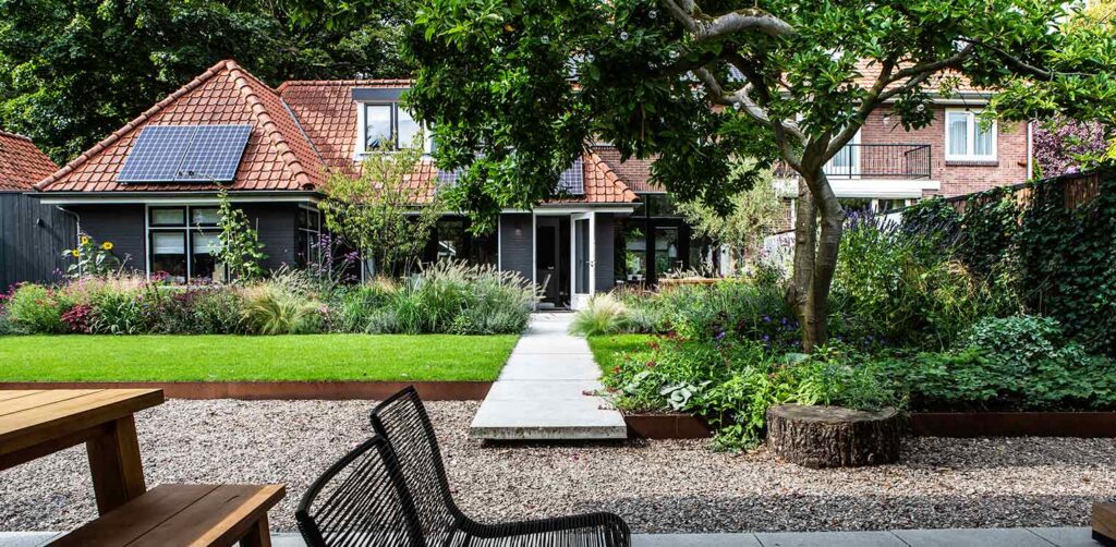 Tuinontwerp stadstuin Zeist bij Utrecht, schellevis staalranden