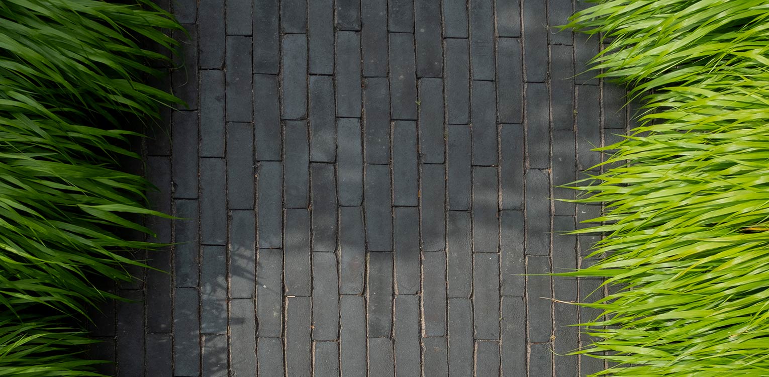 tuinontwerp-stadstuin-Apeldoorn-VanDe-Moortel-grafiet-denkers-in-tuinen-Apeldoorn-tuinarchitectuur