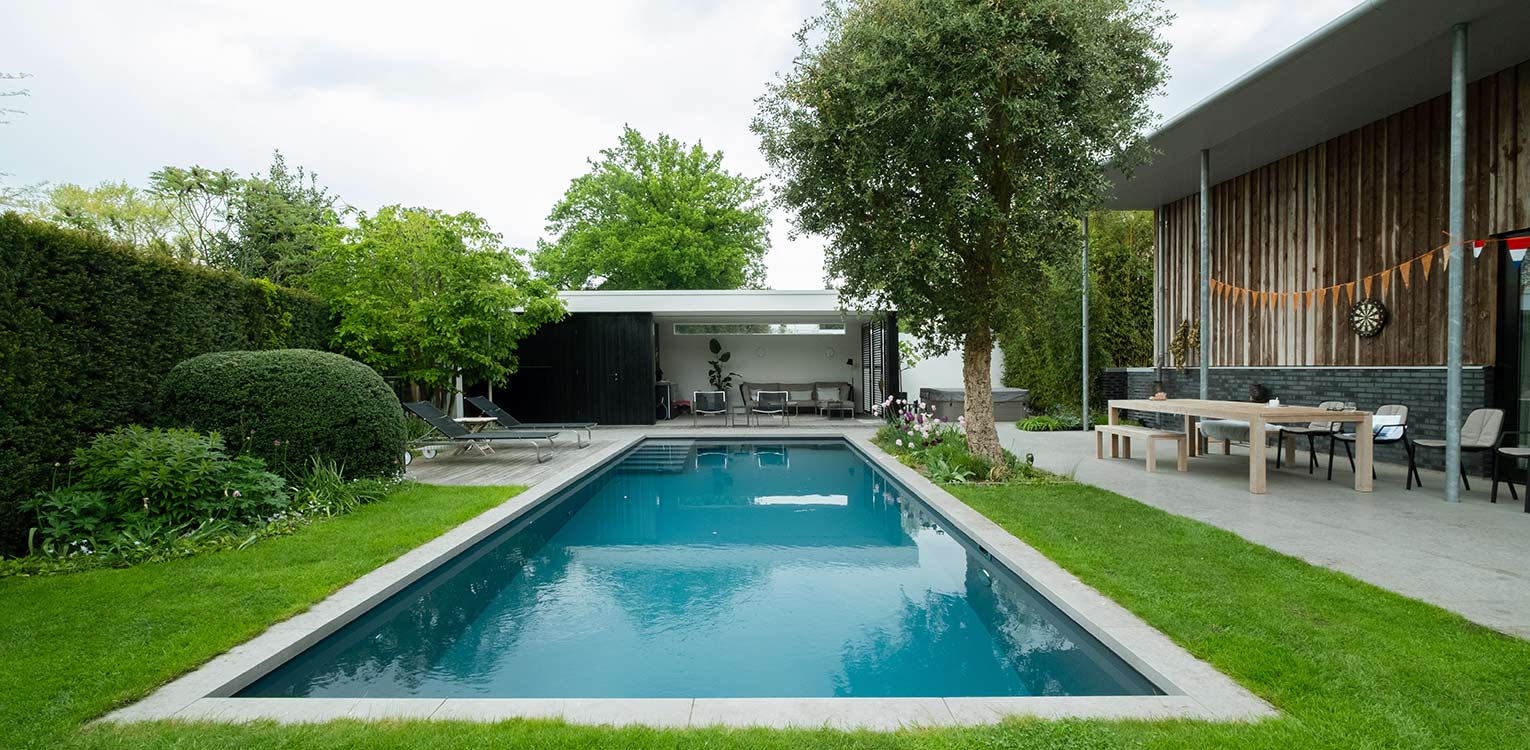 tuinontwerp-villatuin-Doetinchem-poolhouse-zwembad-denkers-in-tuinen-Apeldoorn-tuinarchitectuur